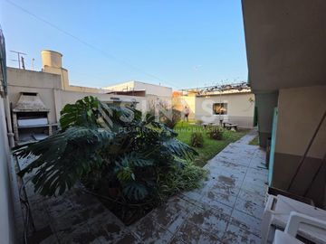 Casa con deposito - Saavedra 3318