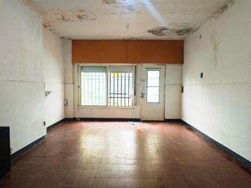 Venta casa a reciclar de 2 dormitorios con patio cerrado ,Fisherton