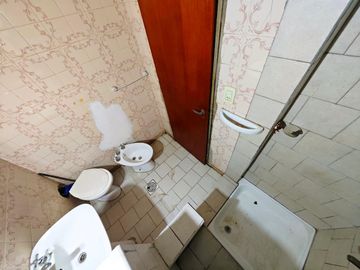 Venta casa a reciclar de 2 dormitorios con patio cerrado ,Fisherton