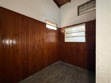Venta casa a reciclar de 2 dormitorios con patio cerrado ,Fisherton
