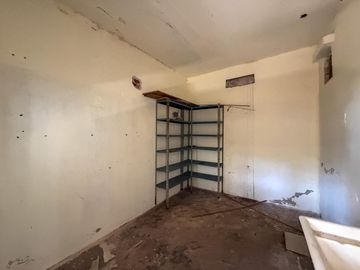 Venta casa a reciclar de 2 dormitorios con patio cerrado ,Fisherton