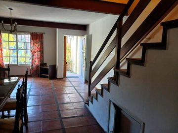 Casa  estilo duplex 3 dormitorios  con patio San Isidro