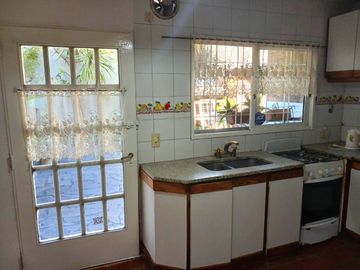 Casa  estilo duplex 3 dormitorios  con patio San Isidro