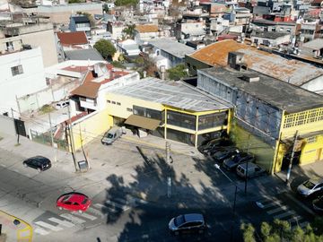 Local con deposito en inmejorable ubicación en Esquina.