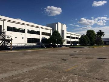 Excelentes naves industrial de 10675 m2 cubiertos en Hurlingham