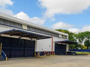 Excelentes naves industrial de 10675 m2 cubiertos en Hurlingham
