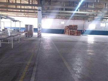 Excelentes naves industrial de 3000 m2 cubiertos en Hurlingham