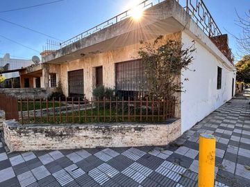 VENTA CASA CON POTENCIAL DE INVERSION - 3 DORM - VILLA AZALAIS