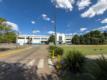 Excelentes naves industrial de 3000 m2 cubiertos en Hurlingham