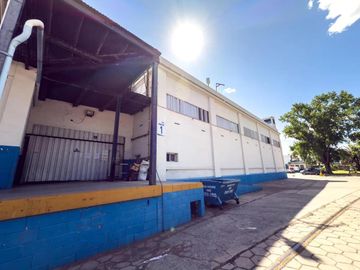 Excelentes naves industrial de 3000 m2 cubiertos en Hurlingham