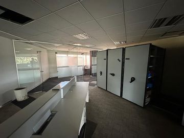 Alquiler Oficina en Emblemático DOT BUILDING - 1000Mts2. - Planta Libre - Saavedra