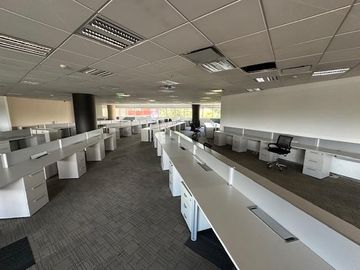 Alquiler Oficina en Emblemático DOT BUILDING - 1000Mts2. - Planta Libre - Saavedra