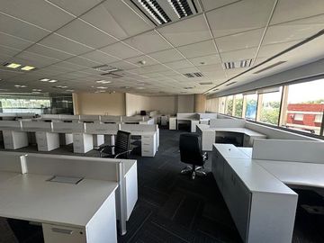 Alquiler Oficina en Emblemático DOT BUILDING - 1000Mts2. - Planta Libre - Saavedra