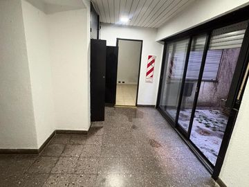 LOCAL EN ALQUILER. 122 METROS. SOTANO Y PATIO. APTO TODO RUBRO. AV. JUAN B. JUSTO 3800. PATERNAL