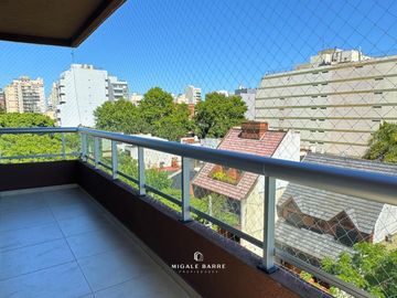 Departamento en  Venta 4 amb con cochera y pileta  Plaza Irlanda