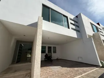 VENTA DE CASA EN XILOTZINGO, 3 RECAMARAS, SLA TV, JARDIN, COCHERA TECHADA PARA 2 AUTOS. FRACCIONAMIE