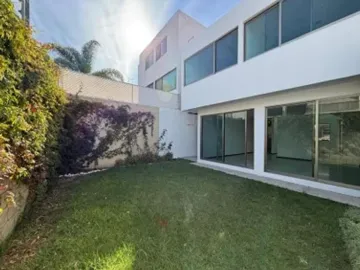 VENTA DE CASA EN XILOTZINGO, 3 RECAMARAS, SLA TV, JARDIN, COCHERA TECHADA PARA 2 AUTOS. FRACCIONAMIE