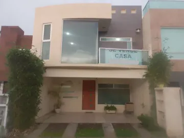 Casa en Venta en Lomas del Valle, Puebla: Espaciosa y Bien Ubicada