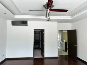 Casa en Venta en Carolco 1er Sector, Monterrey - Amplia Residencia en Fraccionamiento Privado