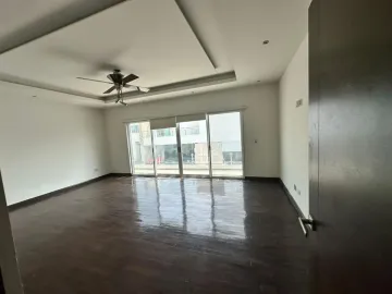 Casa en Venta en Carolco 1er Sector, Monterrey - Amplia Residencia en Fraccionamiento Privado