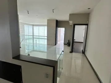 Casa en Venta en Carolco 1er Sector, Monterrey - Amplia Residencia en Fraccionamiento Privado