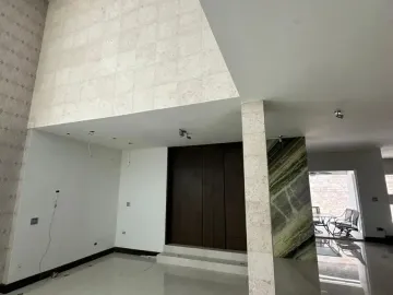 Casa en Venta en Carolco 1er Sector, Monterrey - Amplia Residencia en Fraccionamiento Privado