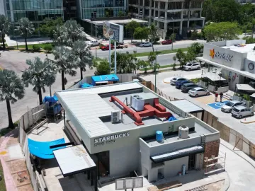 OFICINA VENTA O RENTA FRENTE PLAZA LAS AMERICAS EQUIPADA Y CON MUEBLES