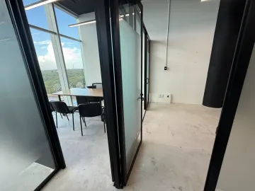 OFICINA VENTA O RENTA FRENTE PLAZA LAS AMERICAS EQUIPADA Y CON MUEBLES