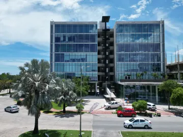OFICINA VENTA O RENTA FRENTE PLAZA LAS AMERICAS EQUIPADA Y CON MUEBLES