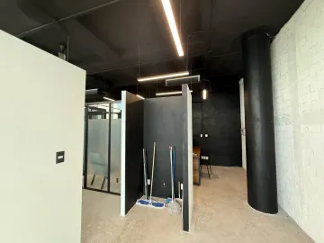 OFICINA VENTA O RENTA FRENTE PLAZA LAS AMERICAS EQUIPADA Y CON MUEBLES