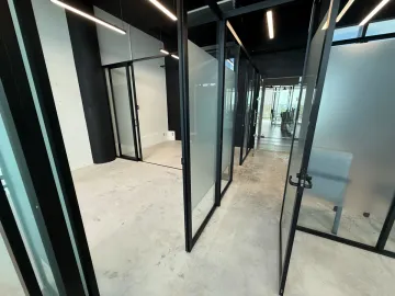 OFICINA VENTA O RENTA FRENTE PLAZA LAS AMERICAS EQUIPADA Y CON MUEBLES