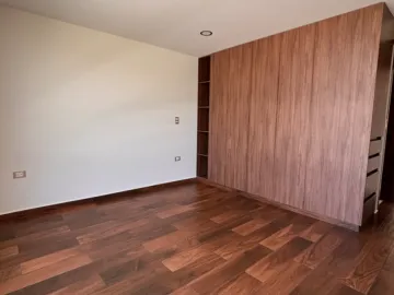 Casa Habitacional en Venta en Lomas de Angelópolis, Puebla con 4 Recámaras y Amenidades