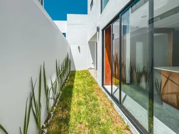 CASA CON ROOF GARDEN Y SALÓN DE JUEGOS EN LOMAS DE ANGELÓPOLIS III
