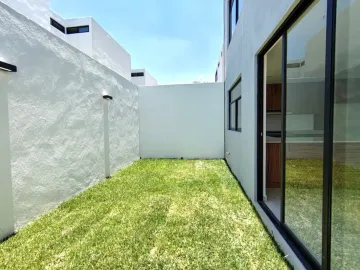 CASA EN VENTA UBICADA EN ESQUINA EN LOMAS DE ANGELÓPOPLIS III