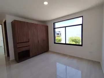 CASA EN VENTA UBICADA EN ESQUINA EN LOMAS DE ANGELÓPOPLIS III