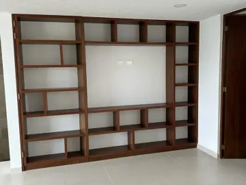 Casa en Lomas de Angelópolis III: En Venta, 3 Recámaras y Jardín