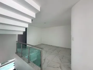 CASA EN VENTA CON RECIBIDOR A DOBLE ALTURA EN LOMAS DE ANGELÓPOLIS III