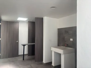 CASA EN VENTA CON RECIBIDOR A DOBLE ALTURA EN LOMAS DE ANGELÓPOLIS III
