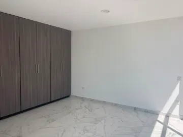 CASA EN VENTA CON RECIBIDOR A DOBLE ALTURA EN LOMAS DE ANGELÓPOLIS III