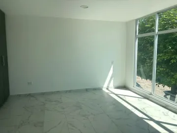CASA EN VENTA CON RECIBIDOR A DOBLE ALTURA EN LOMAS DE ANGELÓPOLIS III
