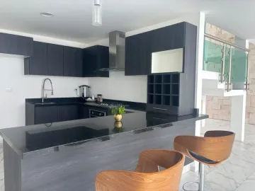 CASA EN VENTA CON RECIBIDOR A DOBLE ALTURA EN LOMAS DE ANGELÓPOLIS III