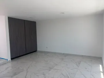 CASA EN VENTA CON RECIBIDOR A DOBLE ALTURA EN LOMAS DE ANGELÓPOLIS III