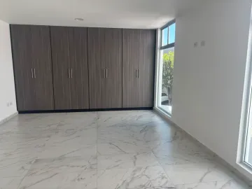 CASA EN VENTA CON RECIBIDOR A DOBLE ALTURA EN LOMAS DE ANGELÓPOLIS III