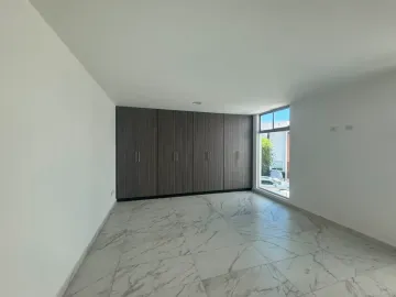 CASA EN VENTA CON RECIBIDOR A DOBLE ALTURA EN LOMAS DE ANGELÓPOLIS III