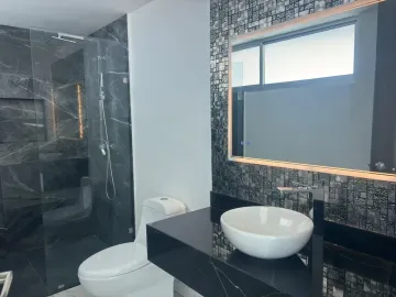 CASA EN VENTA CON RECIBIDOR A DOBLE ALTURA EN LOMAS DE ANGELÓPOLIS III