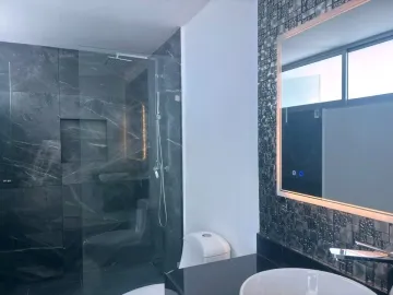 CASA EN VENTA CON RECIBIDOR A DOBLE ALTURA EN LOMAS DE ANGELÓPOLIS III