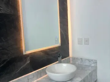CASA EN VENTA CON RECIBIDOR A DOBLE ALTURA EN LOMAS DE ANGELÓPOLIS III