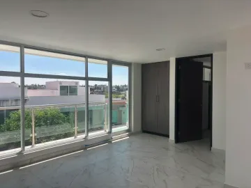 CASA EN VENTA CON RECIBIDOR A DOBLE ALTURA EN LOMAS DE ANGELÓPOLIS III