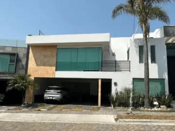 Residencia en Venta en Lomas de Angelópolis | Clúster 9-9-9 Terreno: 300 m² | Co
