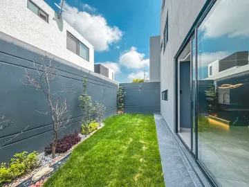 CASA EN PREVENTA EN ZONA CASCATTA, LOMAS DE ANGELÓPOLIS III